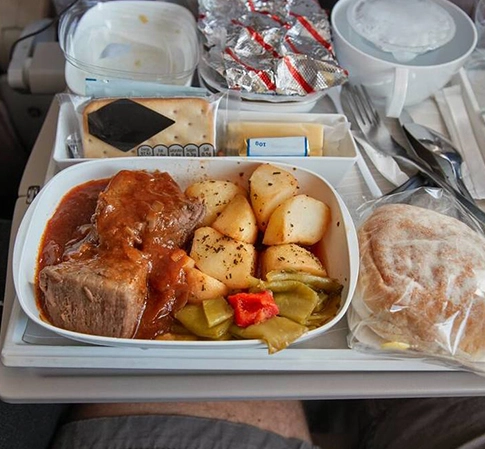 Vaisselle compostable utilisée dans la restauration aérienne