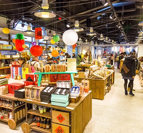 Vaisselle compostable utilisée dans la boutique
