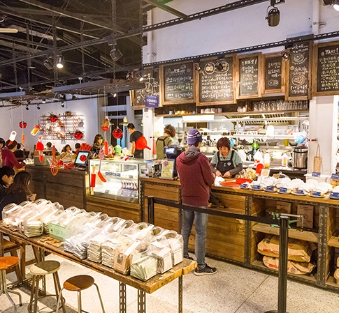 Vaisselle compostable utilisée dans le supermarché